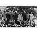 1936年，同参加井冈山斗争的干部在陕北合影