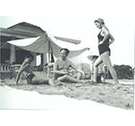 1954年 毛泽东和女儿、侄子在北戴河